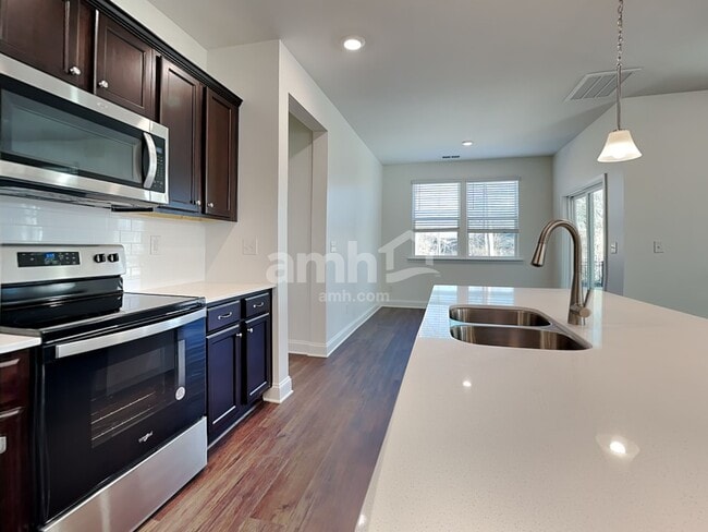 Building Photo - 623 Rivermist Dr