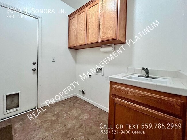 Building Photo - 3040 N Sonora Ave
