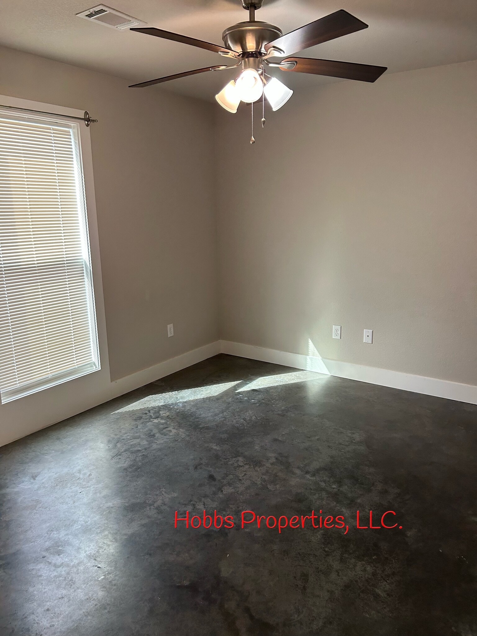 Building Photo - 14 Hidden Oak Dr