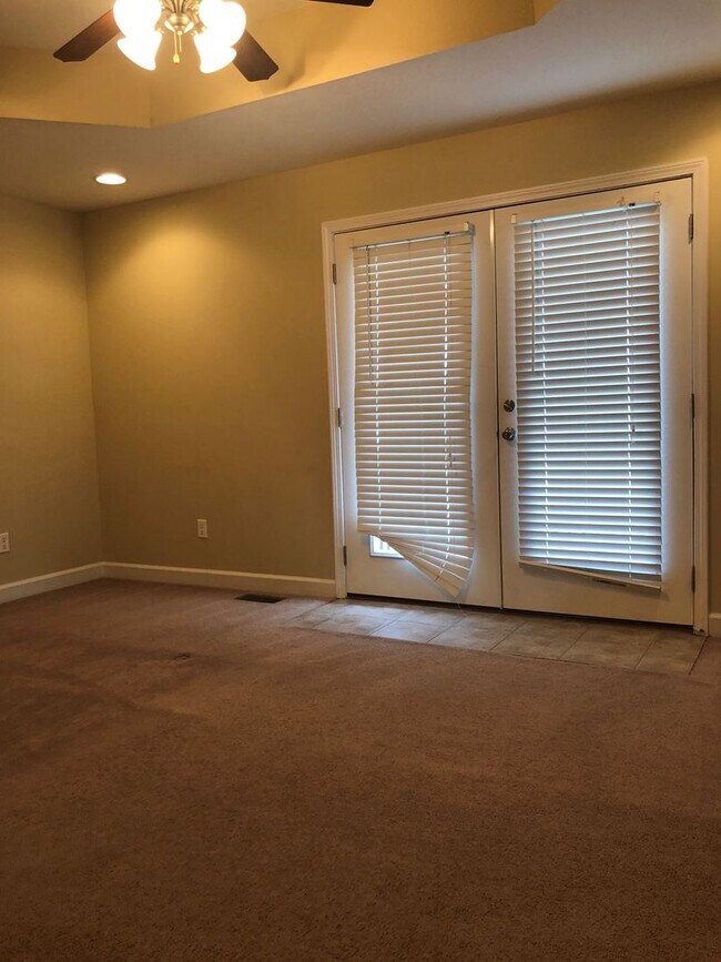 Building Photo - Eagle Landing Subdivision - Community Pool/Clubhouse Amenities!