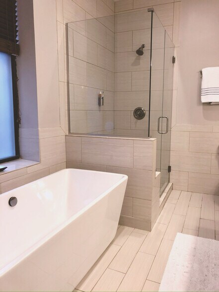 Building Photo - 245 W Scott St