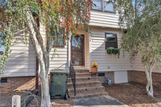 Building Photo - 103 Sunningdale Ct