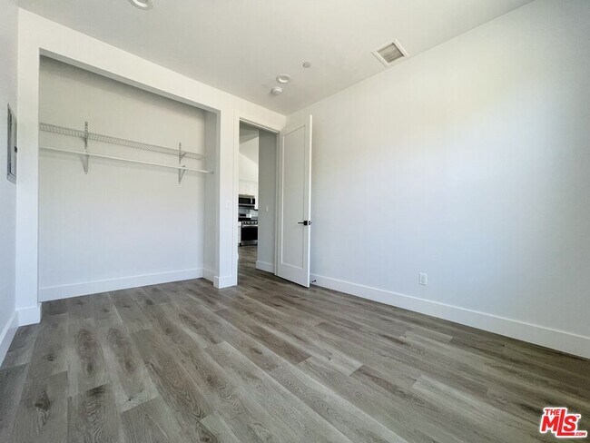 Building Photo - 11922 S Isis Ave