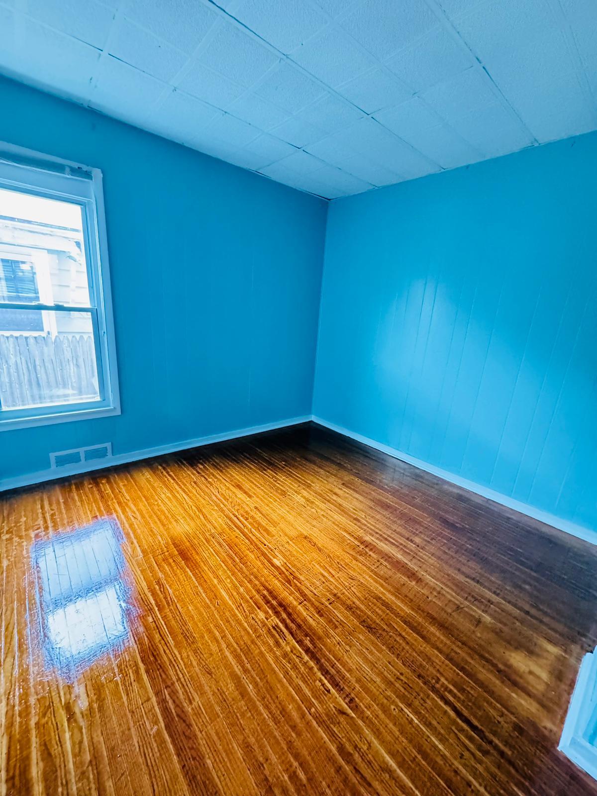 Bedroom - 2841 Macklem Ave