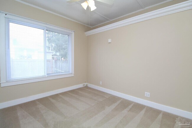 Building Photo - 1504 E Strong St