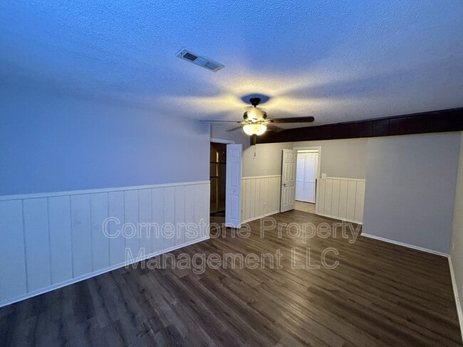 Building Photo - 1024 Jana Dr