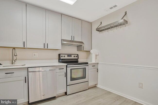 Building Photo - 1520 Marlborough Ct
