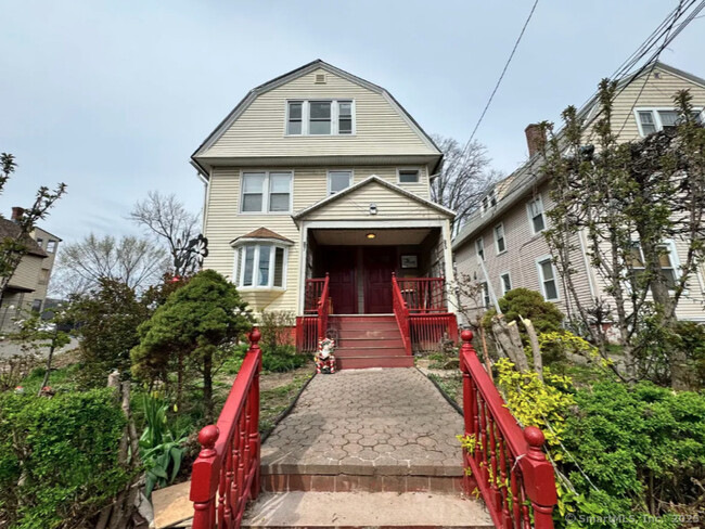 Building Photo - 85-87-87 Hungerford St