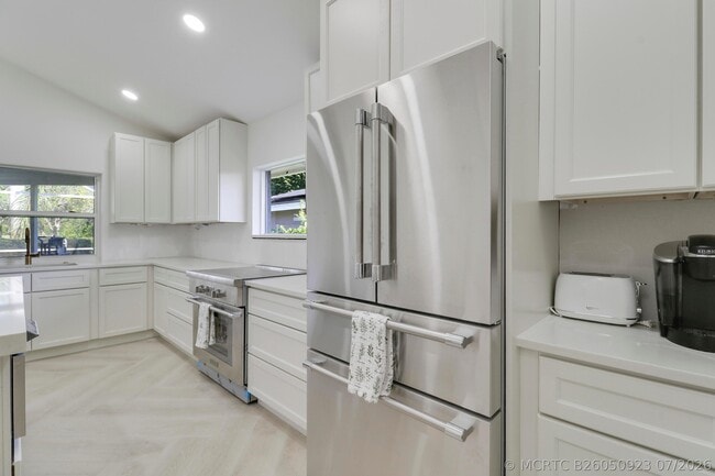 Building Photo - 13760 Sand Crane Dr