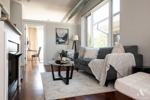 Building Photo - 4751 N Artesian Ave #409