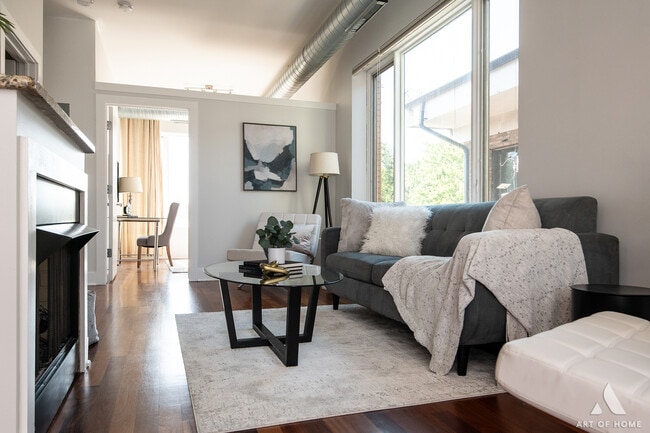 Building Photo - 4751 N Artesian Ave #409