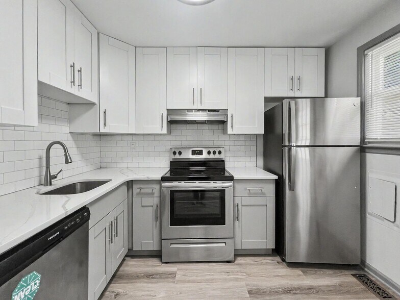 Interior Photo - 200 E. Maple Avenue