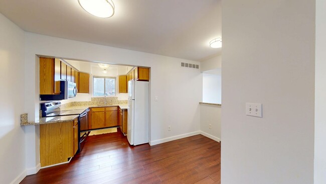 Building Photo - 42580 Plymouth Hollow Dr