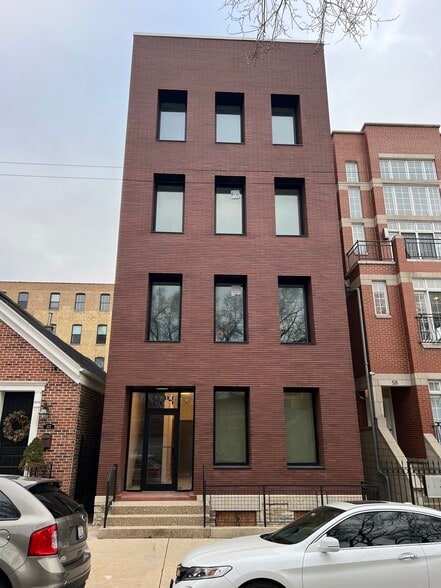 Building Photo - 524 N May St