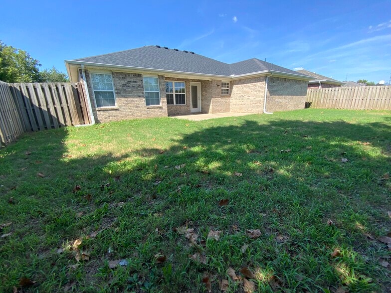 Building Photo - 3605 SW Carriageway Ave