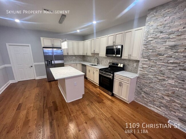 Building Photo - 1109 Christian St