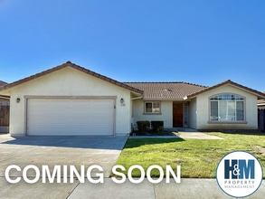 Building Photo - Charming Hollister Home w/ Private Yard + Garage – Coming soon!