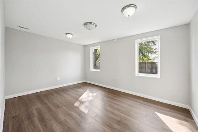 Building Photo - 2801 Clearbrook Dr