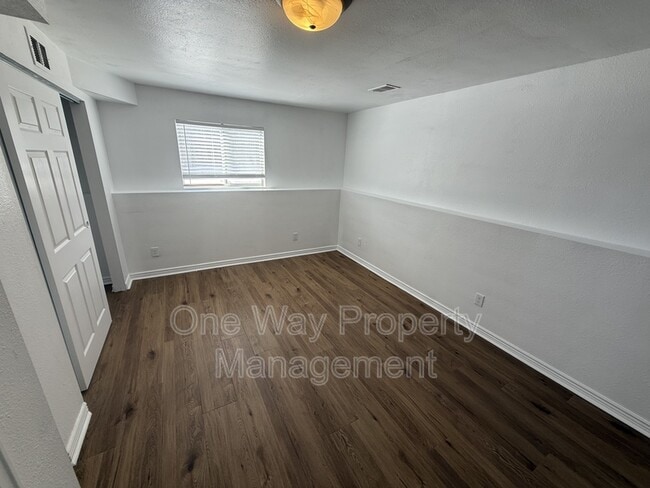 Building Photo - 4541 Dinosaur Ct