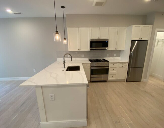 Building Photo - 198 Green St