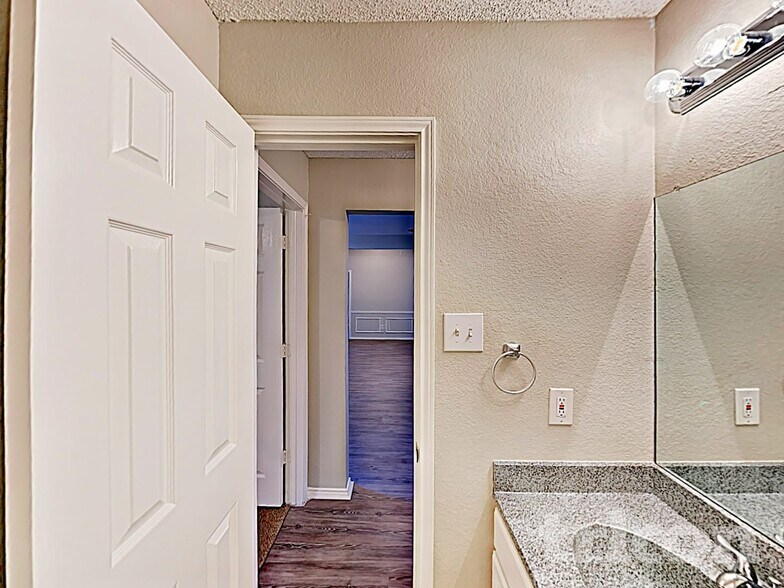 Building Photo - 206 Briarglen Dr