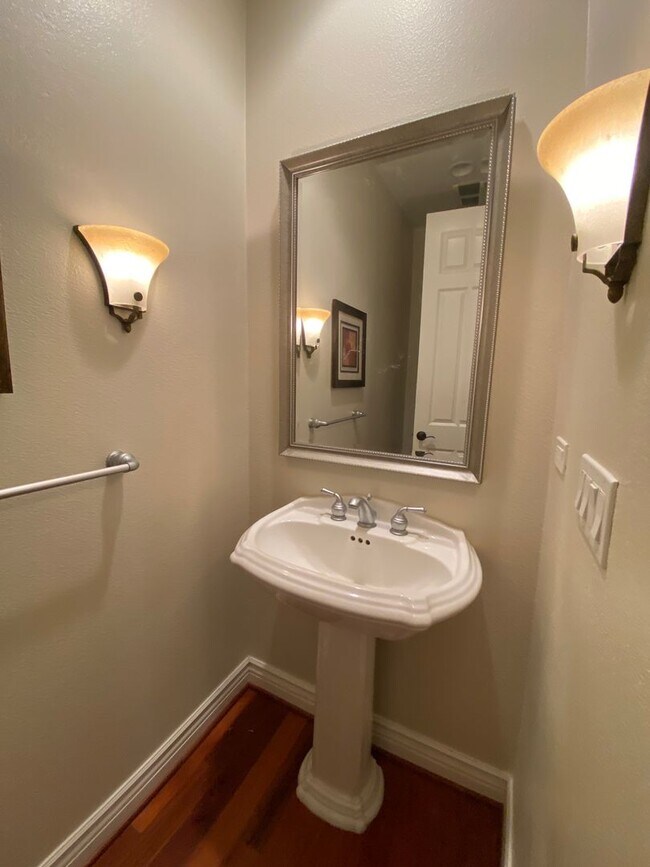 Building Photo - 3603 Fieldview Ct