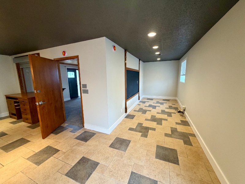 Building Photo - 401 3rd St