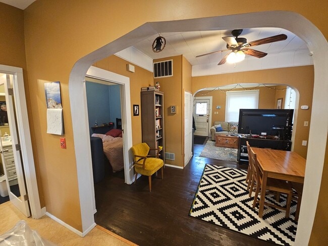 Building Photo - 2 Bedrooms, 1 Bathroom Single Family House