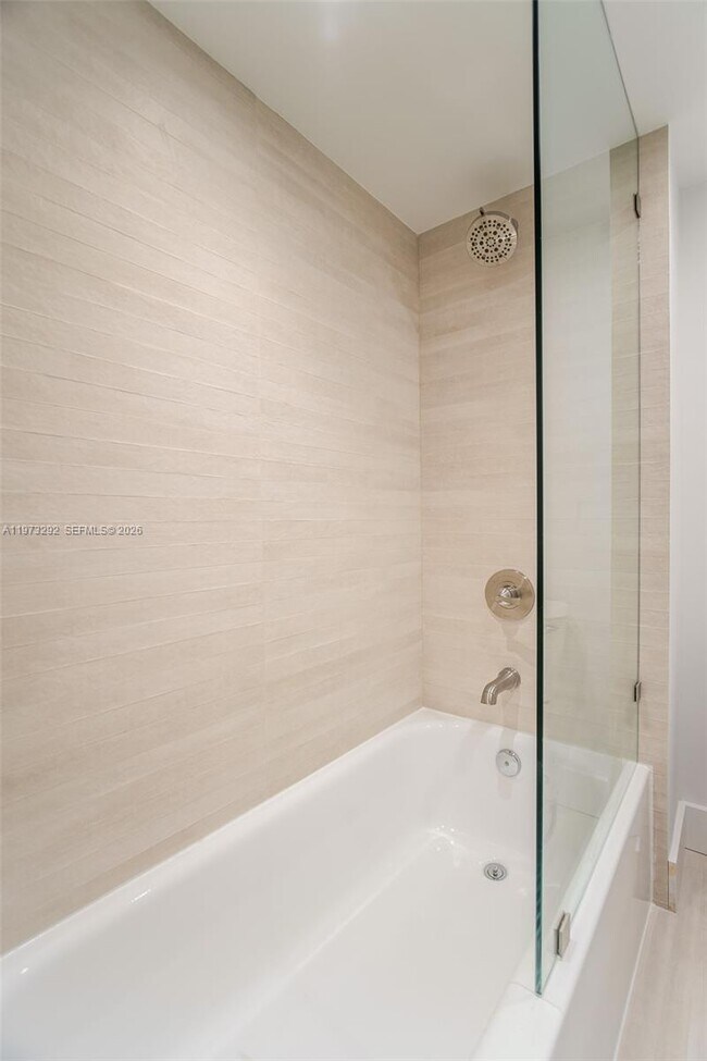 Building Photo - 370 Racquet Club Rd