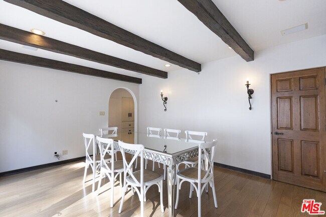 Building Photo - 1407 N Beverly Dr