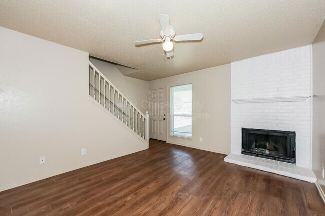 Building Photo - 5931 Shadydell Dr