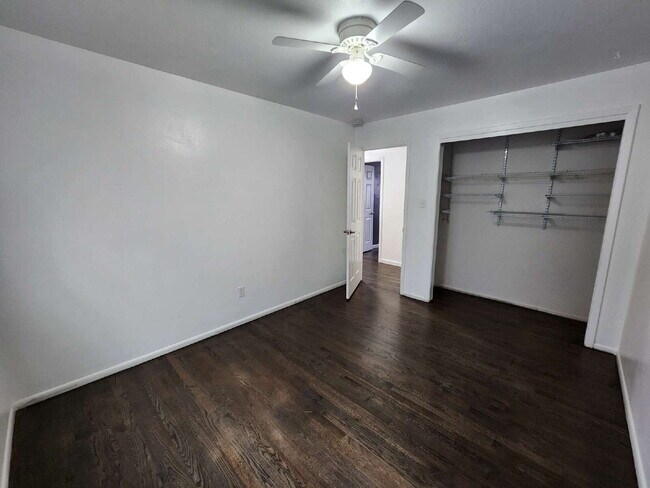 Building Photo - Spacious 5 Bed Home with Finished Basement, Multiple Living Areas & Private Backyard