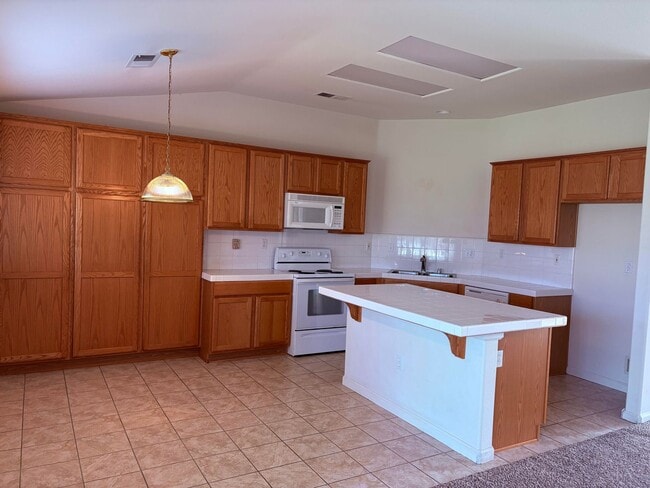 Building Photo - 12810 Marradi Ave