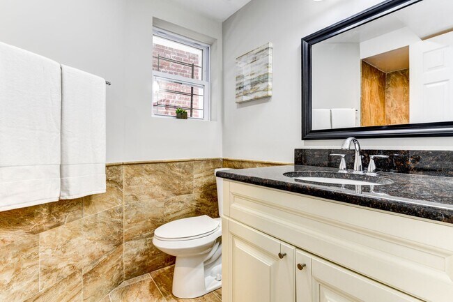 Building Photo - 3 Bed 2.5 Bath - Bloomingdale Condo - 1 Assigned Parking Space