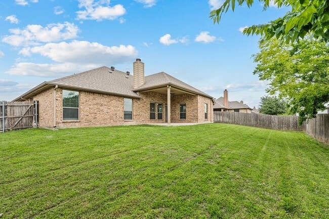 Building Photo - 104 Cold Track Dr