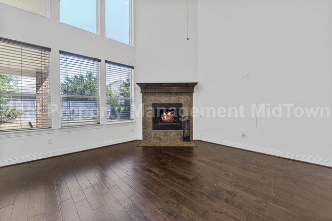 Building Photo - 4106 Horseshoe Ln