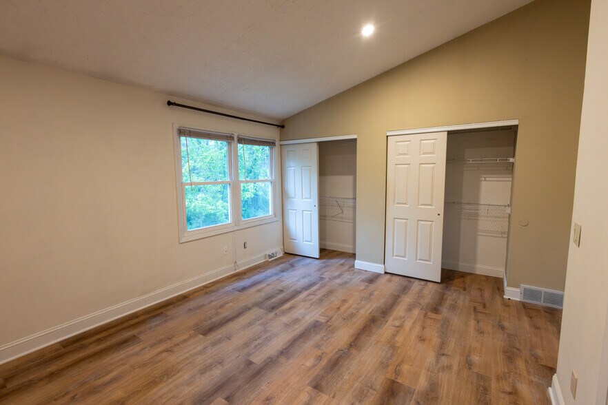 Building Photo - 13 Wilton Ct