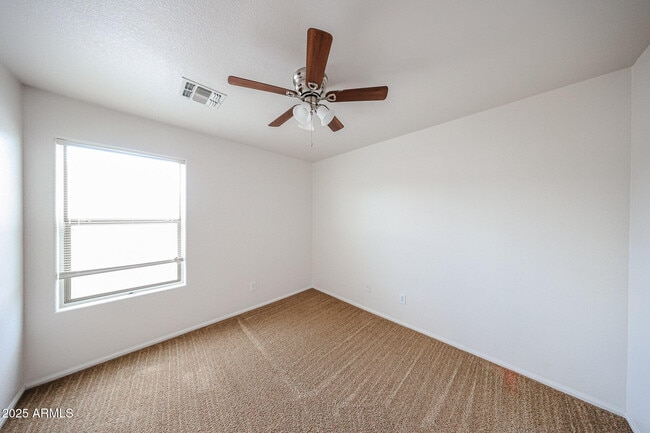 Building Photo - 4725 W Fawn Dr