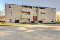 Building Photo - UPDATED 2 BEDROOM CONDO- Available August ...