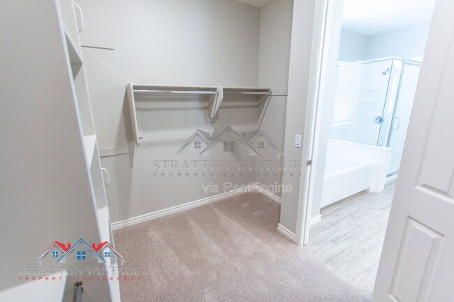 Building Photo - 15243 W Latham St