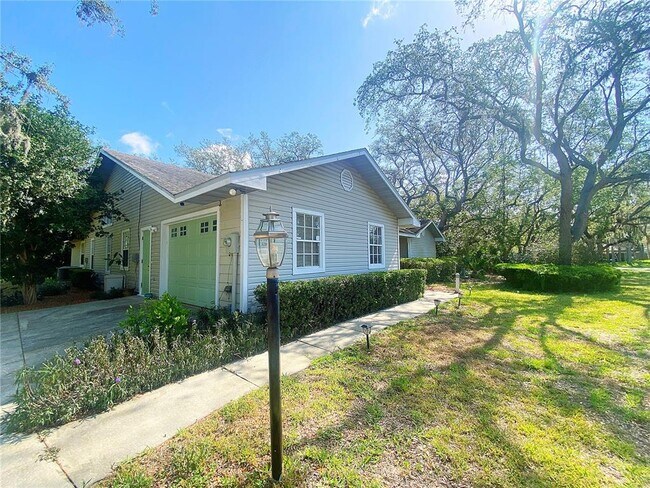 Building Photo - 994 Country Lake Cir