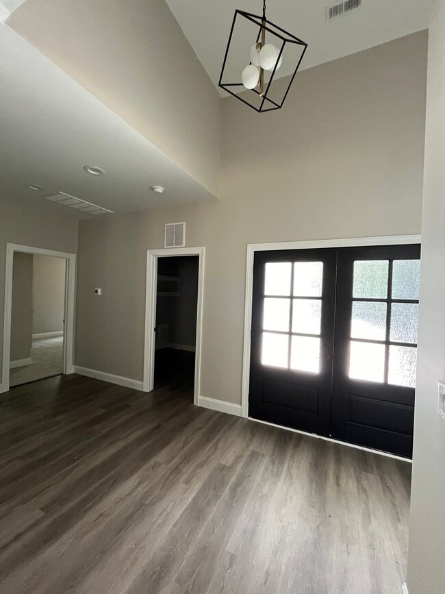 Building Photo - Three bedroom, 2.5 bath newly constructed ...