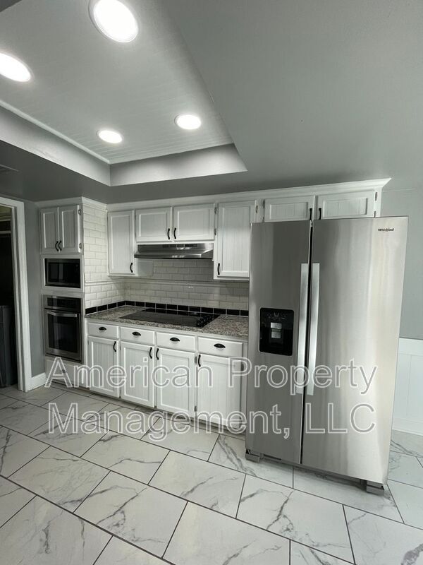 Building Photo - 7050 E 71st Ct