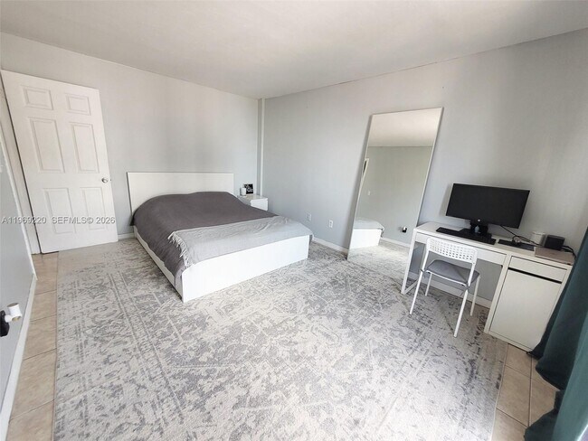 Building Photo - 1801 S Treasure Dr