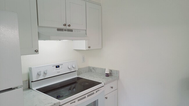 Kitchen - 16245 NE 12th Ct