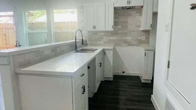 Building Photo - ? Brand-New Unit – 3 Bedrooms, 2.5 Bathrooms ?