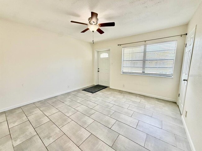 Building Photo - 4109 W Wallace Ave