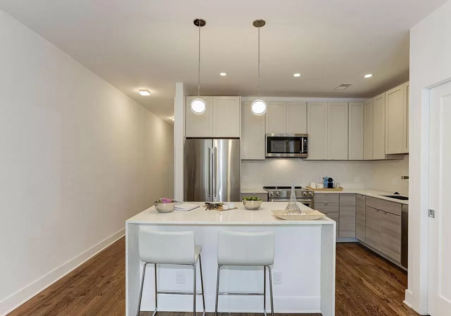 Building Photo - Available Now! 1 Parking Spot Included! 2 ...