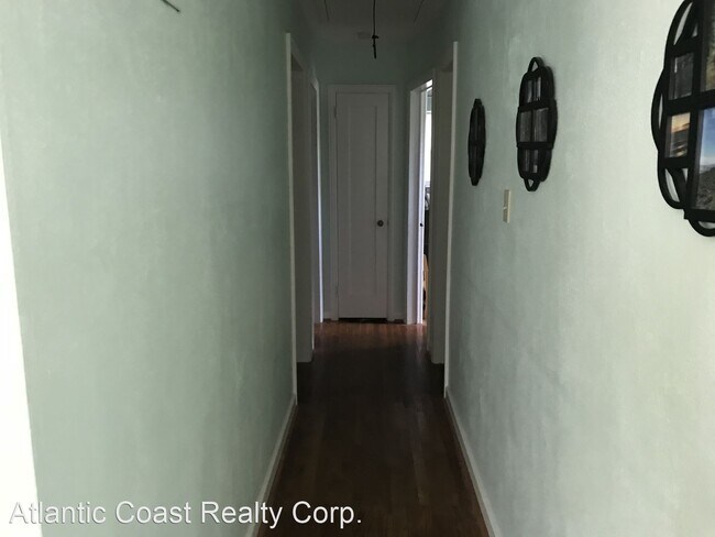 Building Photo - 3 br, 1 bath House - 520 Summers Drive