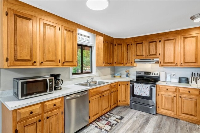 Building Photo - Welcome to Your Lake Gaston Getaway!